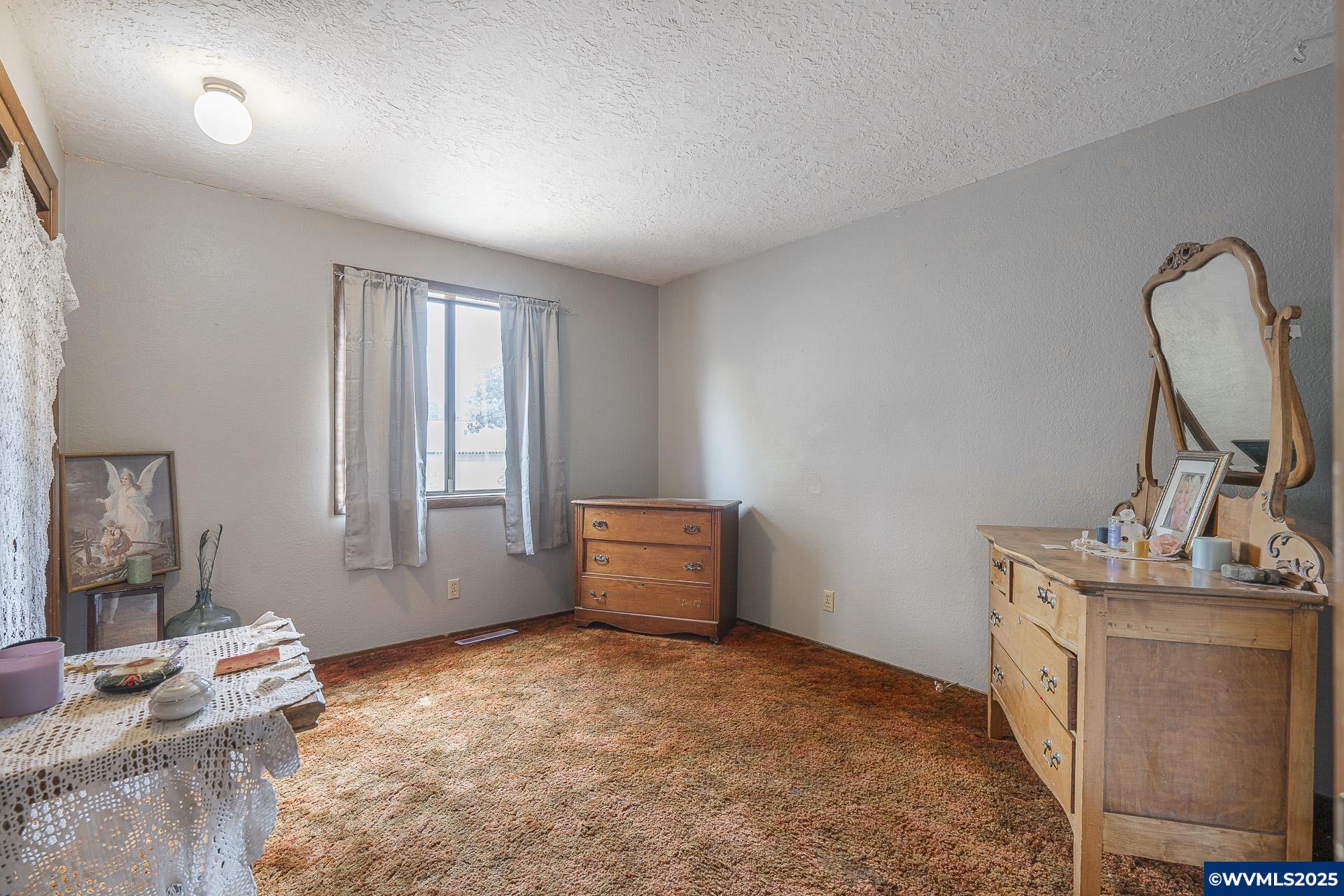699 SW Sheila St