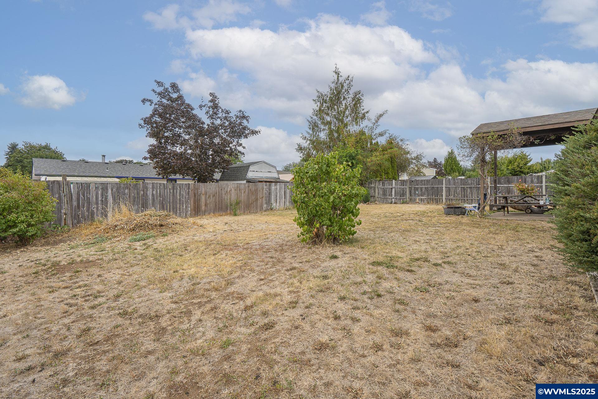 699 SW Sheila St
