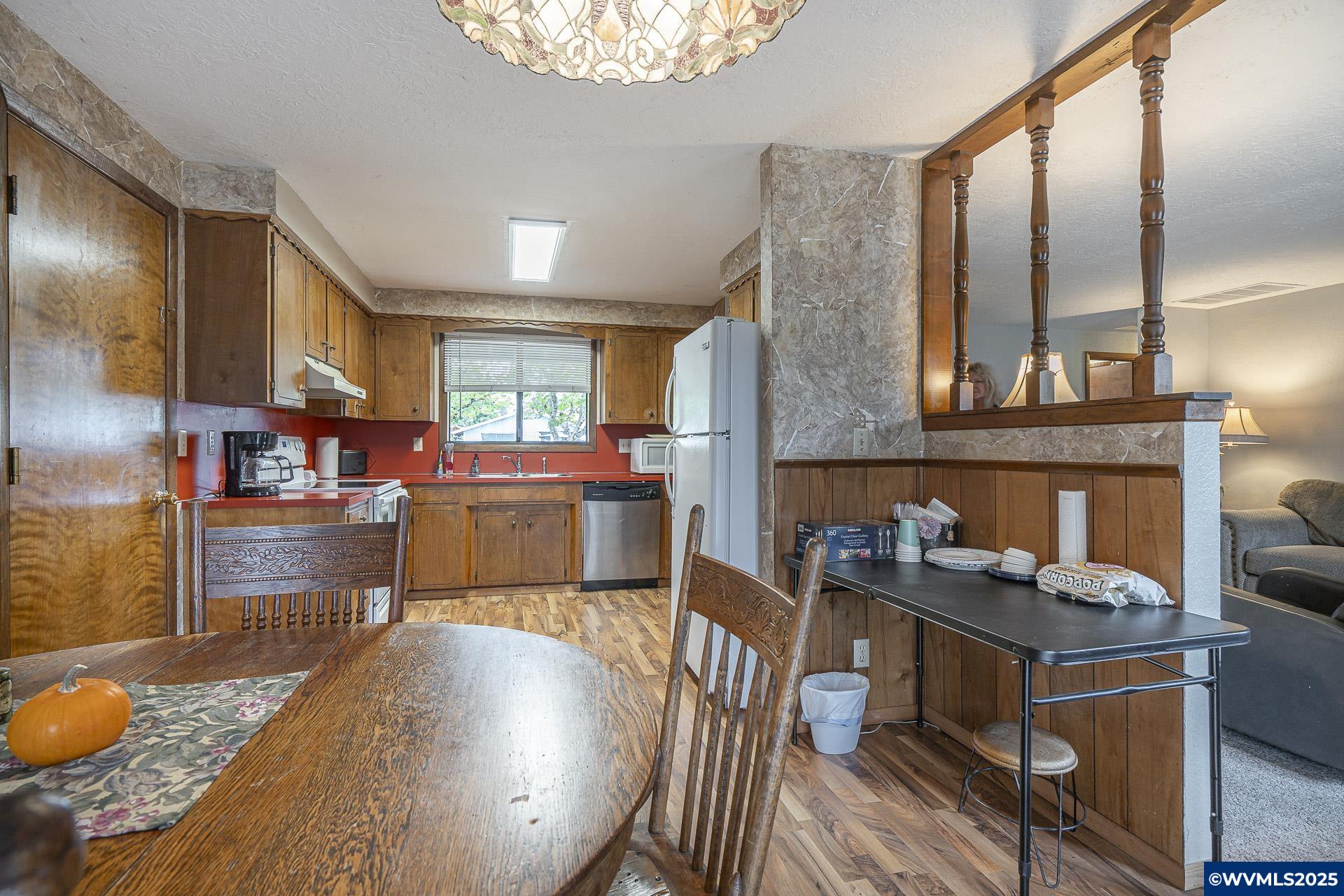 699 SW Sheila St