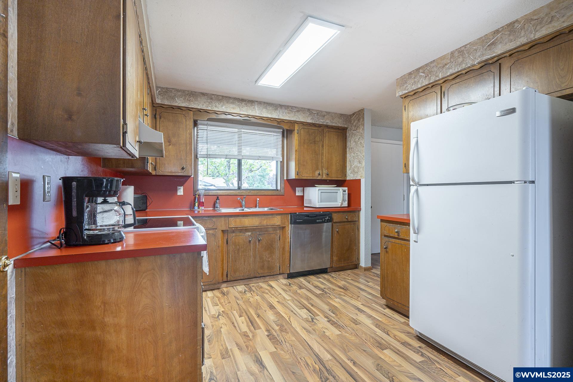 699 SW Sheila St