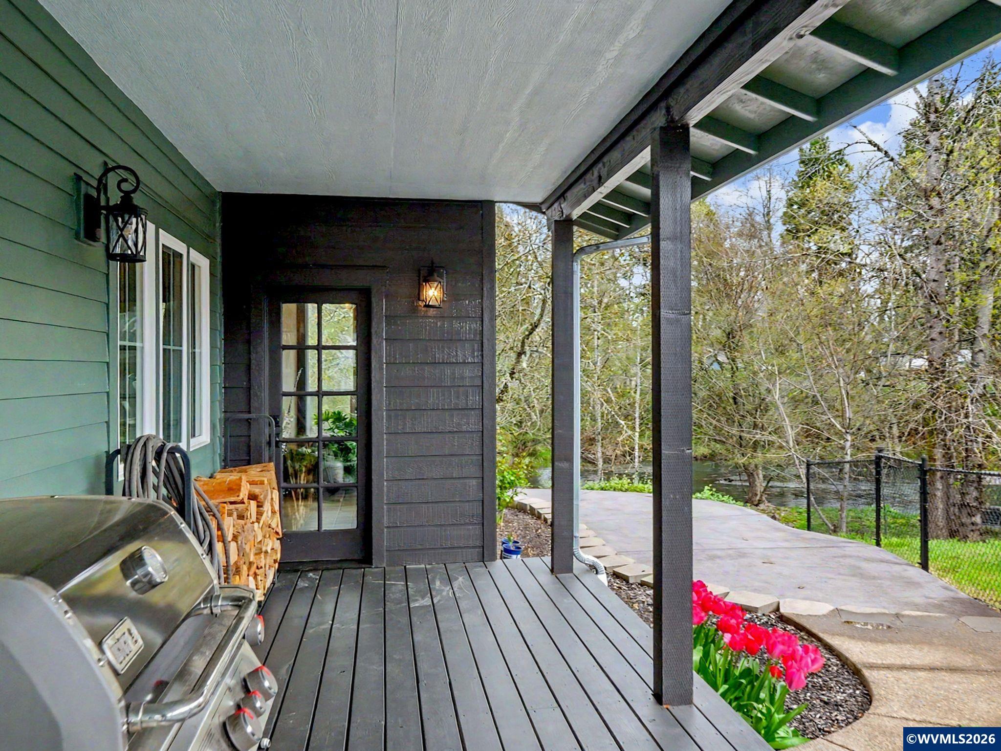 515/525 SW Levens St