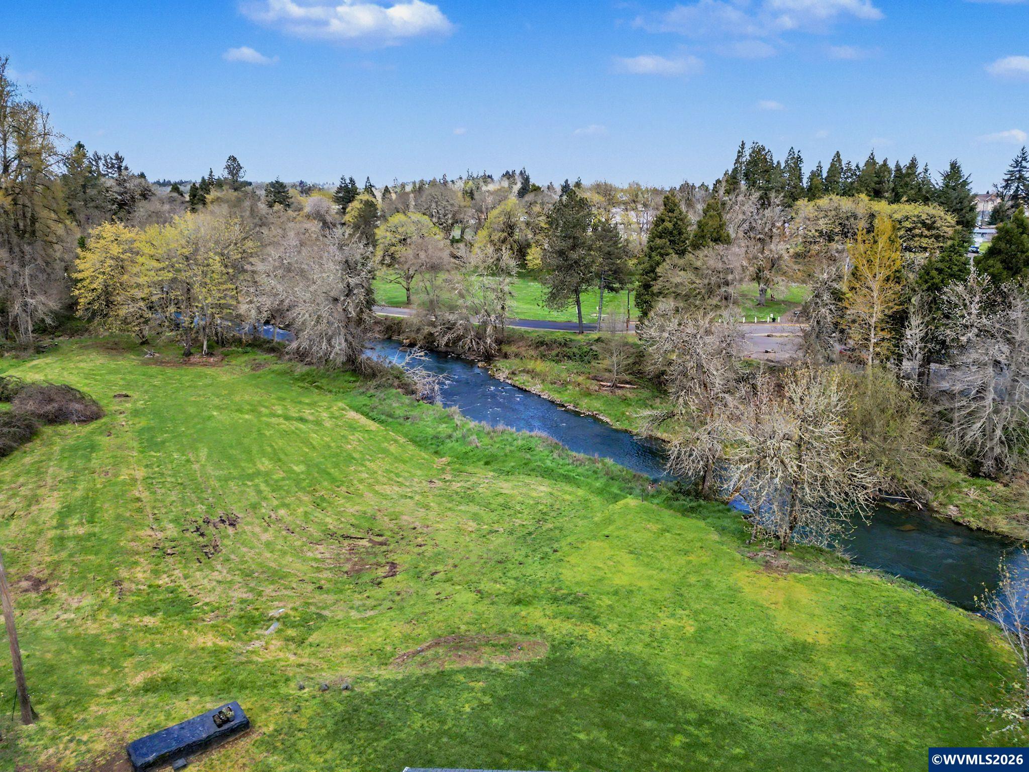 515/525 SW Levens St