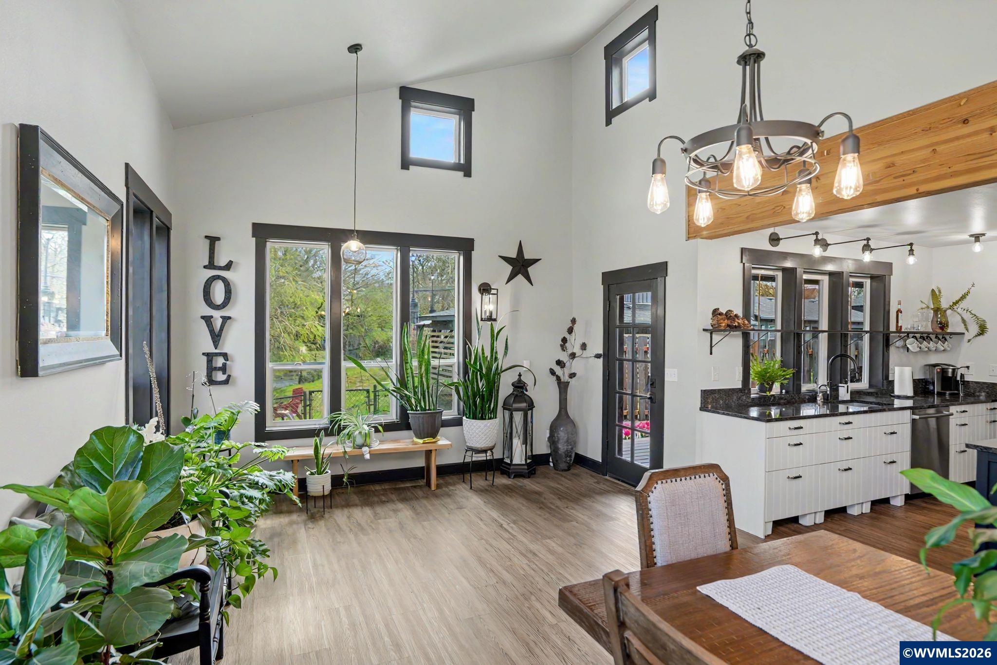 515/525 SW Levens St