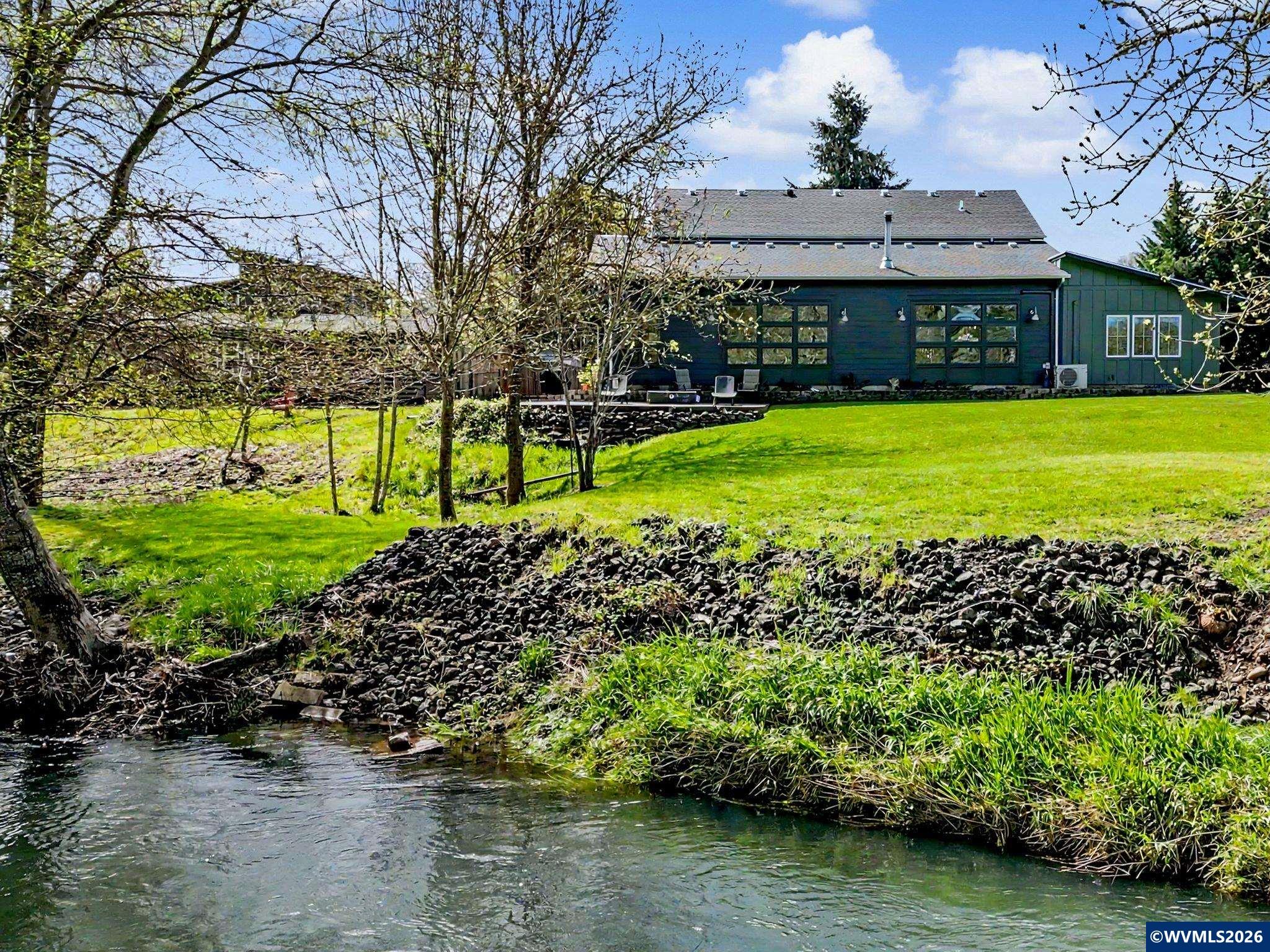 515/525 SW Levens St