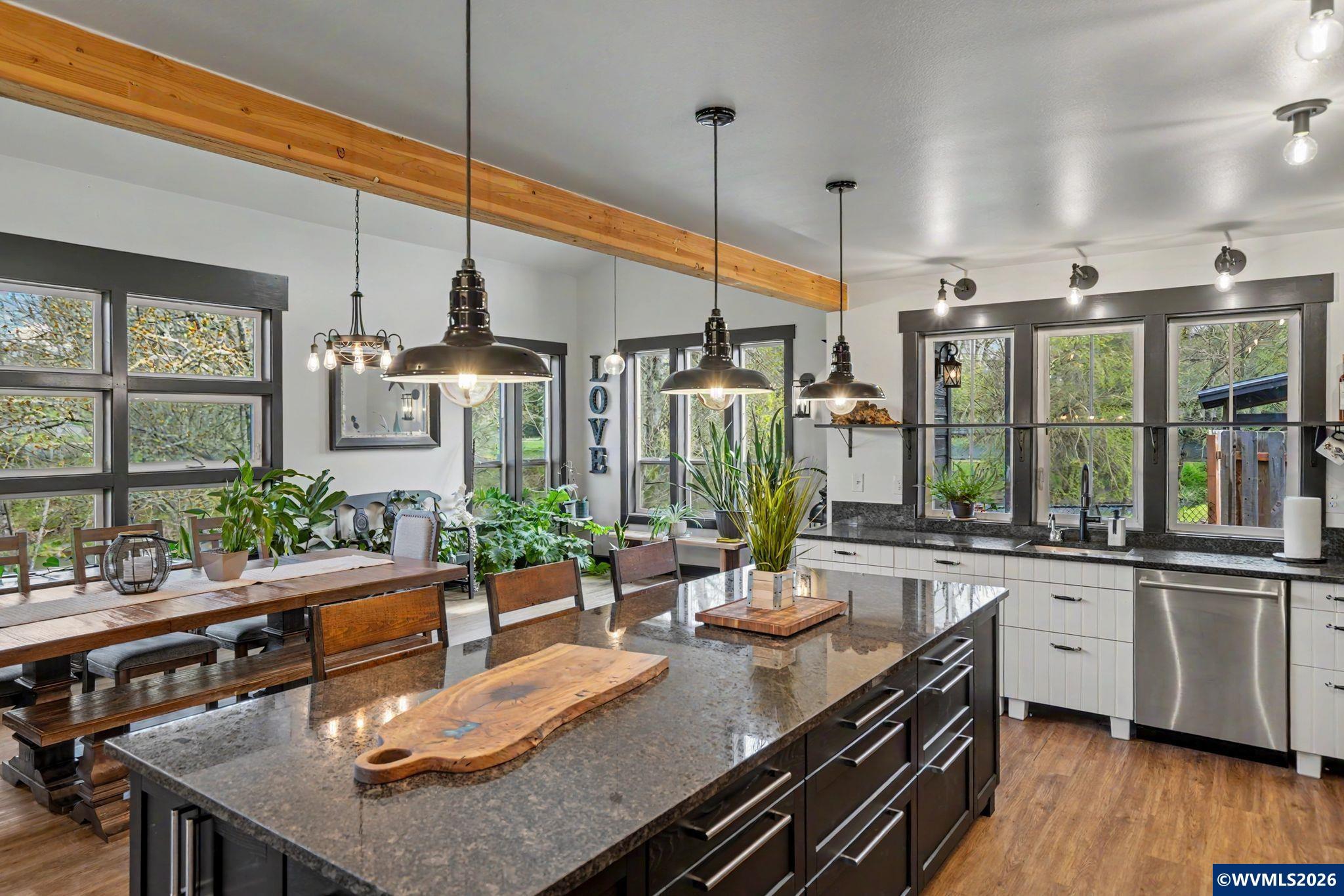 515/525 SW Levens St