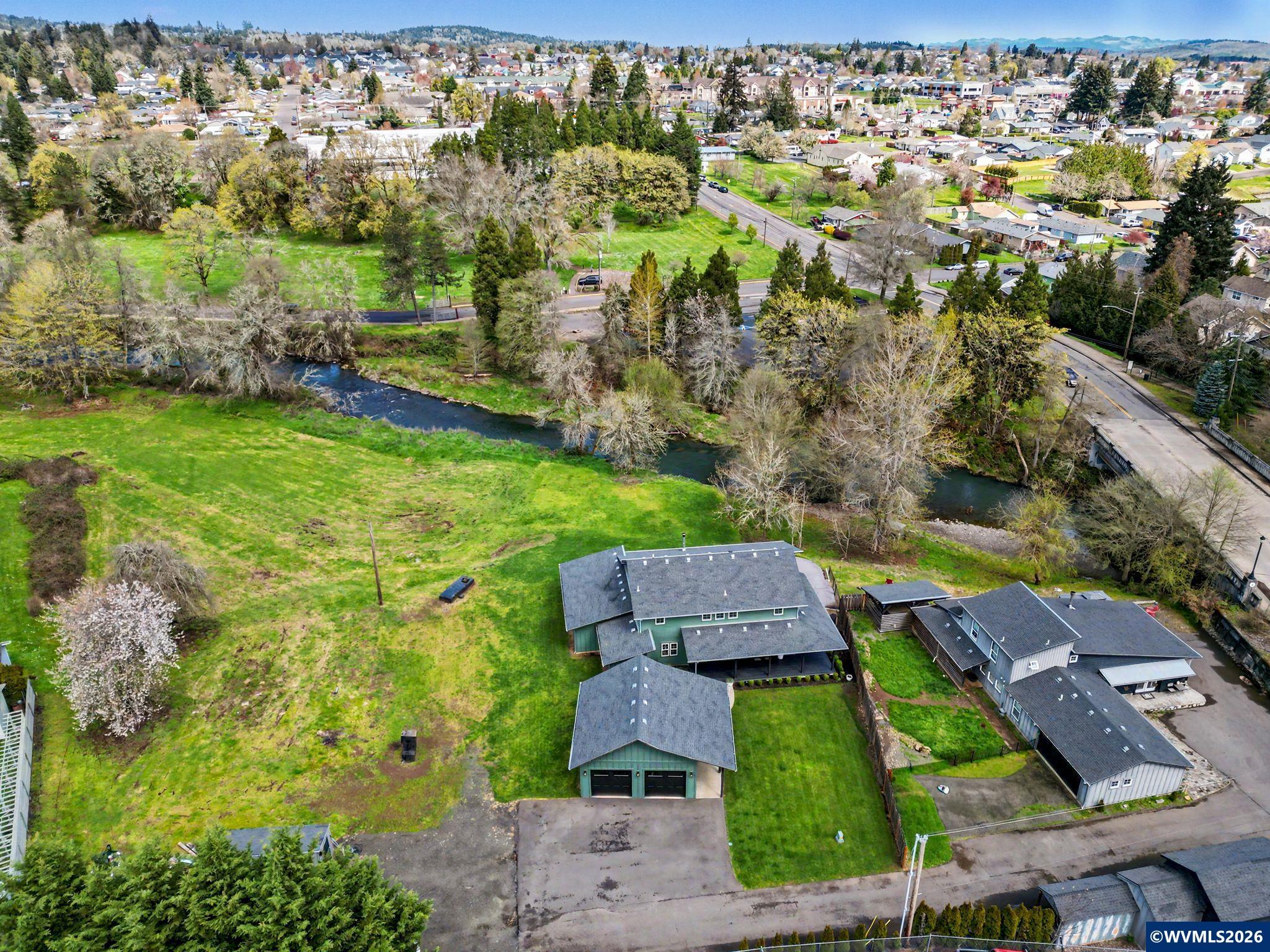 515/525 SW Levens St