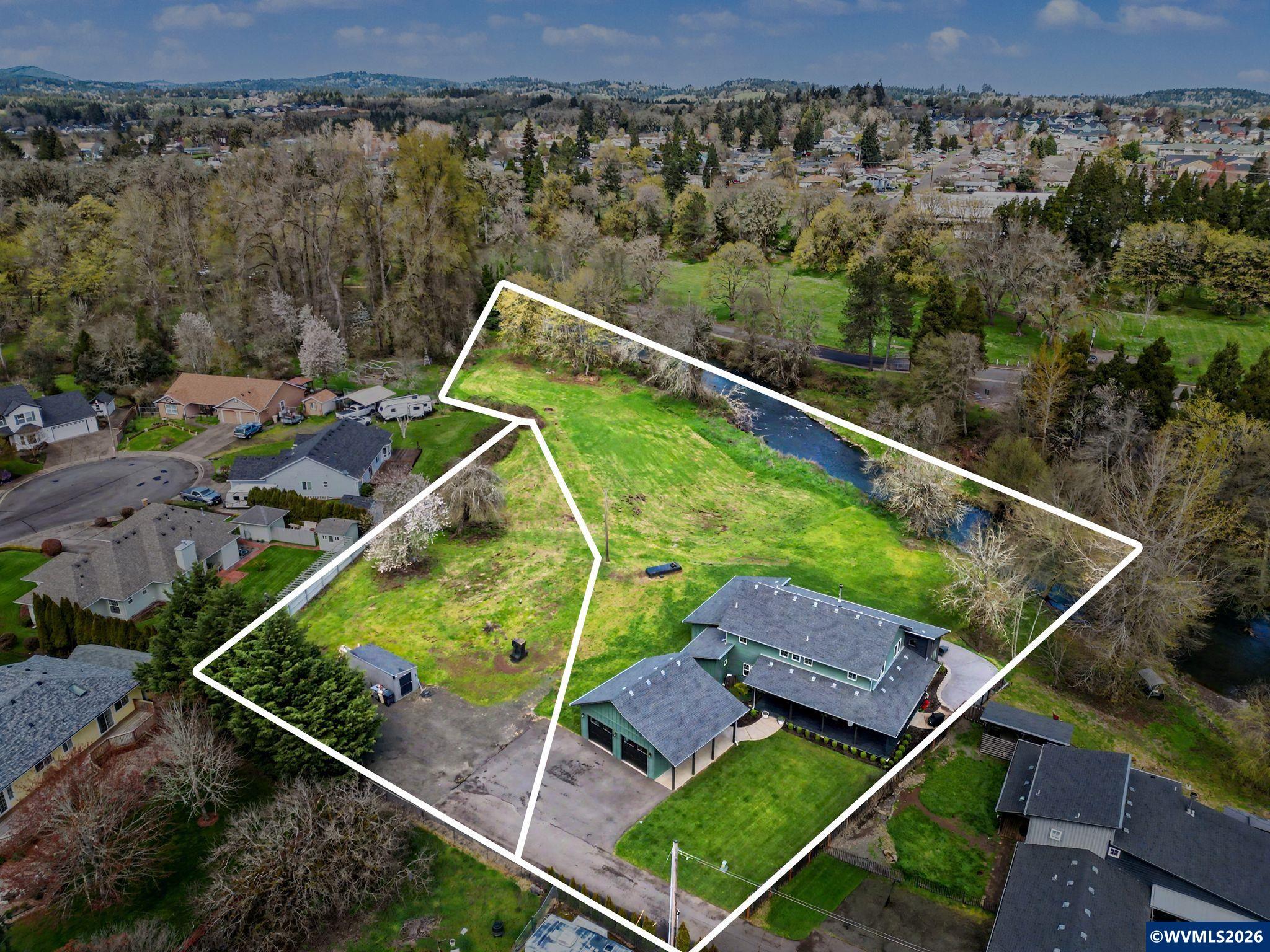 515/525 SW Levens St