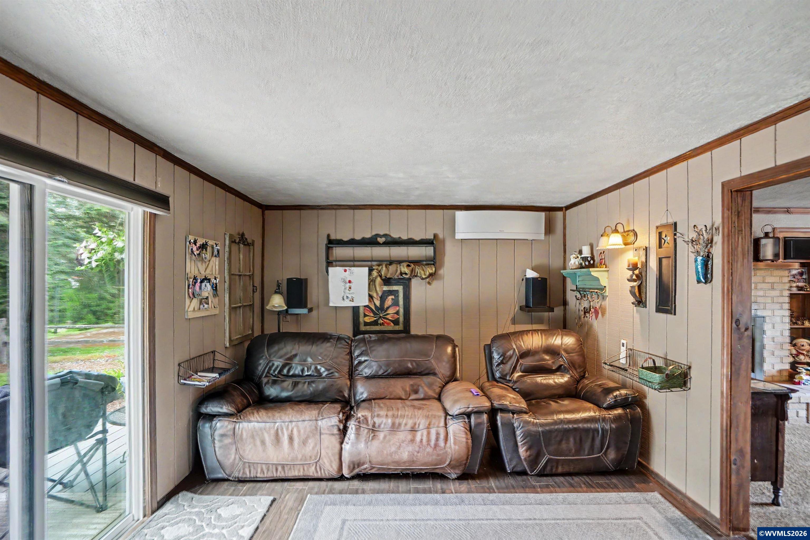 15991 Oakdale Rd