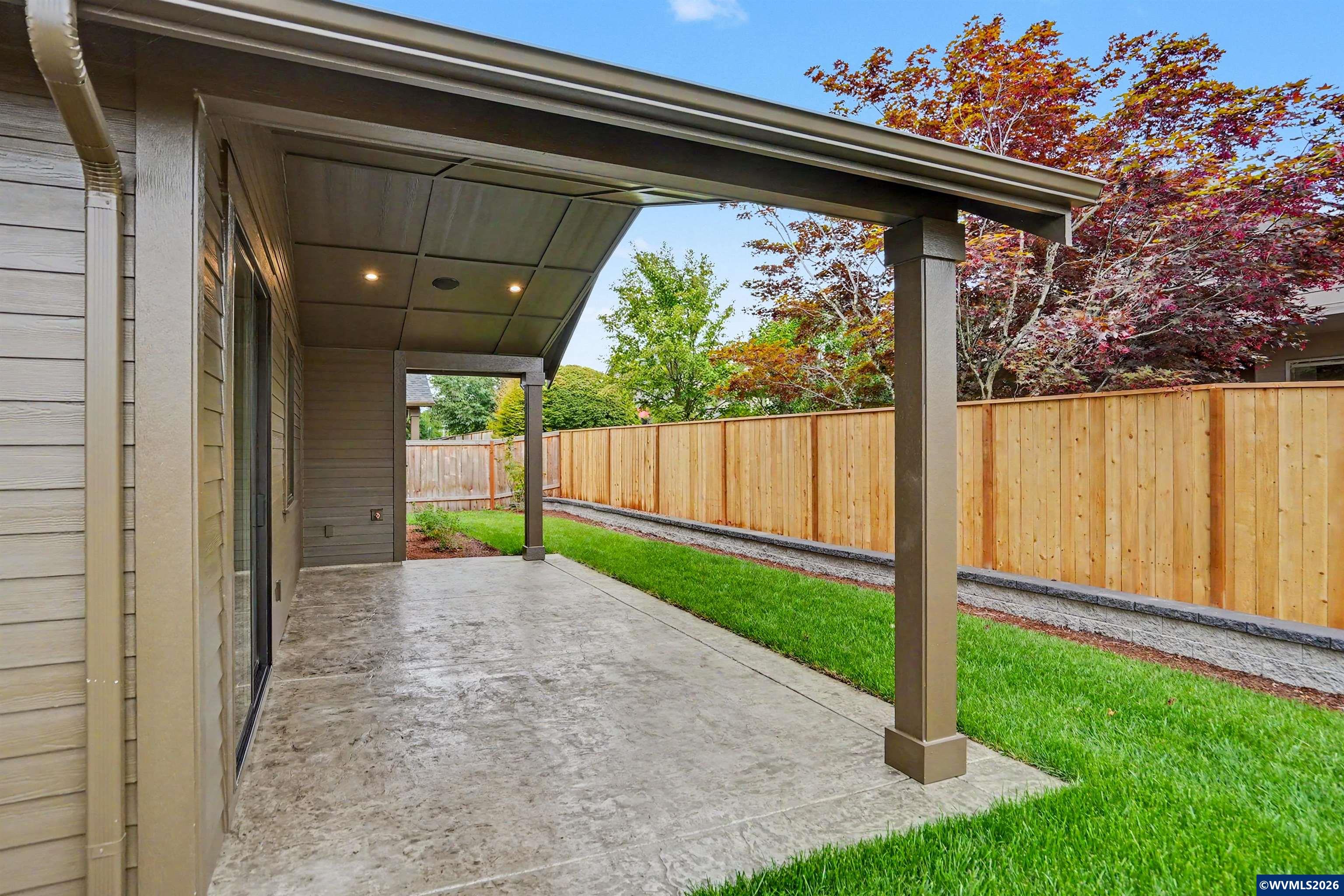 2094 SE Arrowwood Av