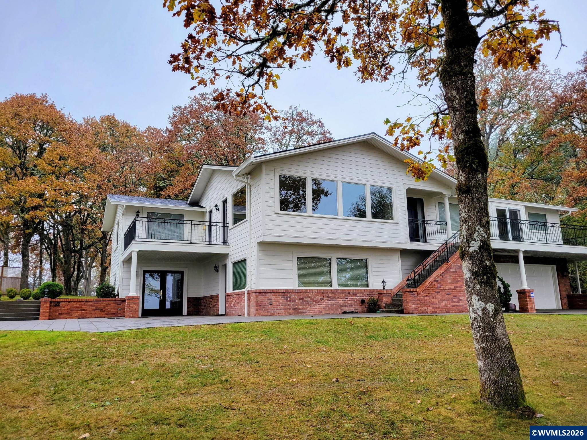 481 NW Douglas St