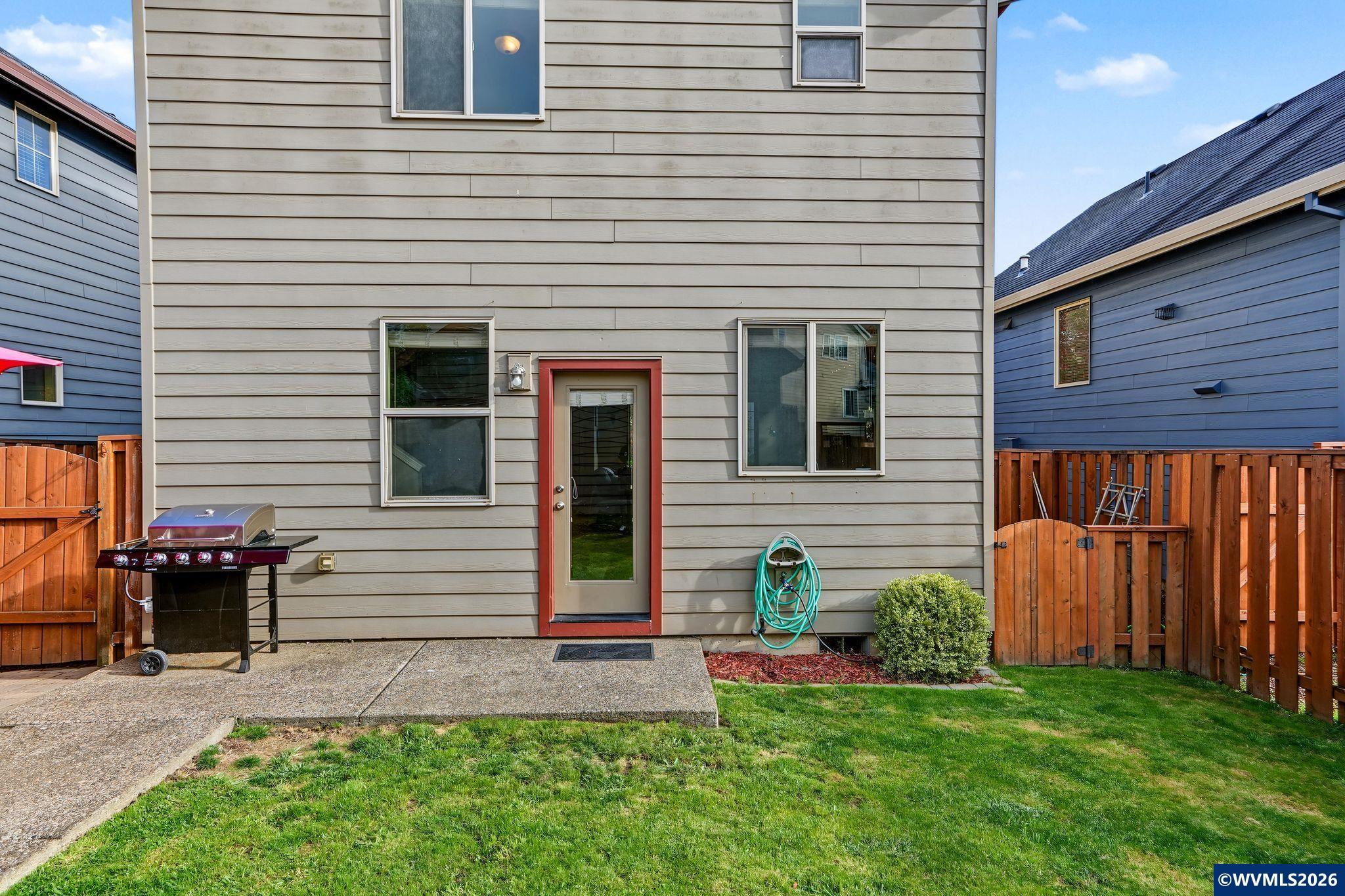 315 Flame Tree Ln