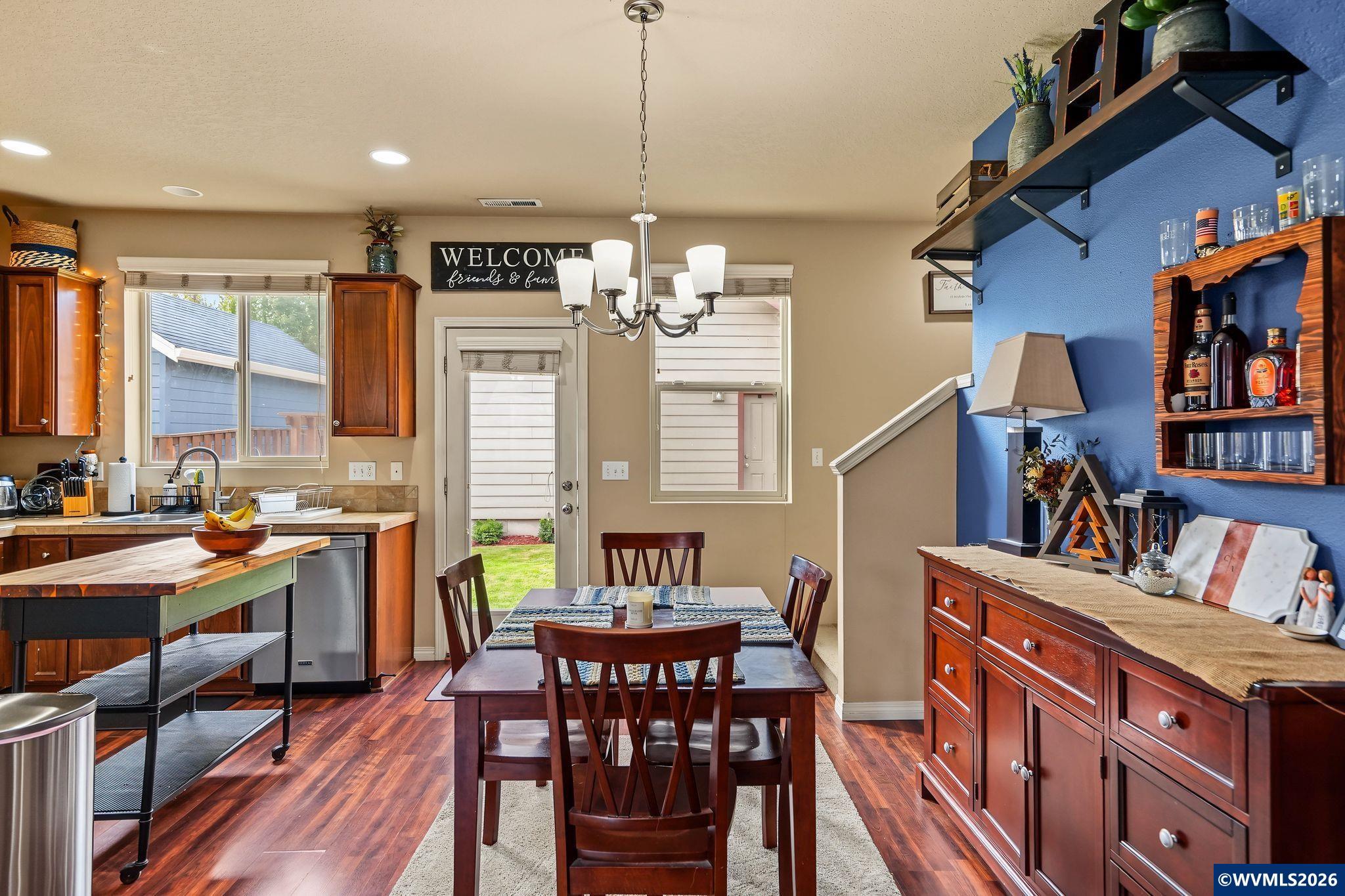315 Flame Tree Ln