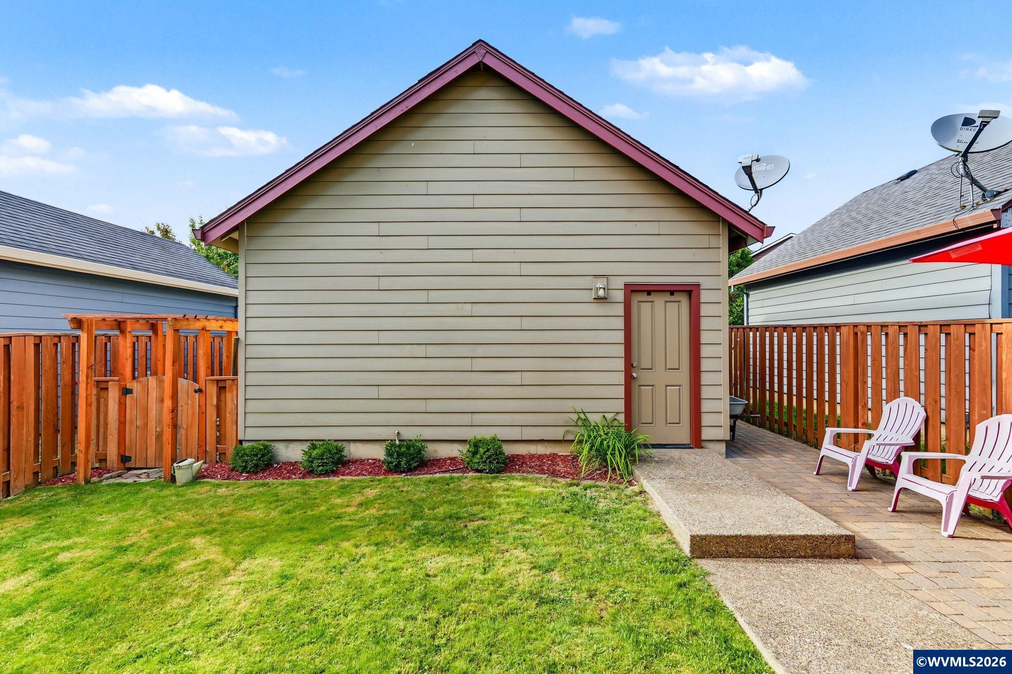 315 Flame Tree Ln