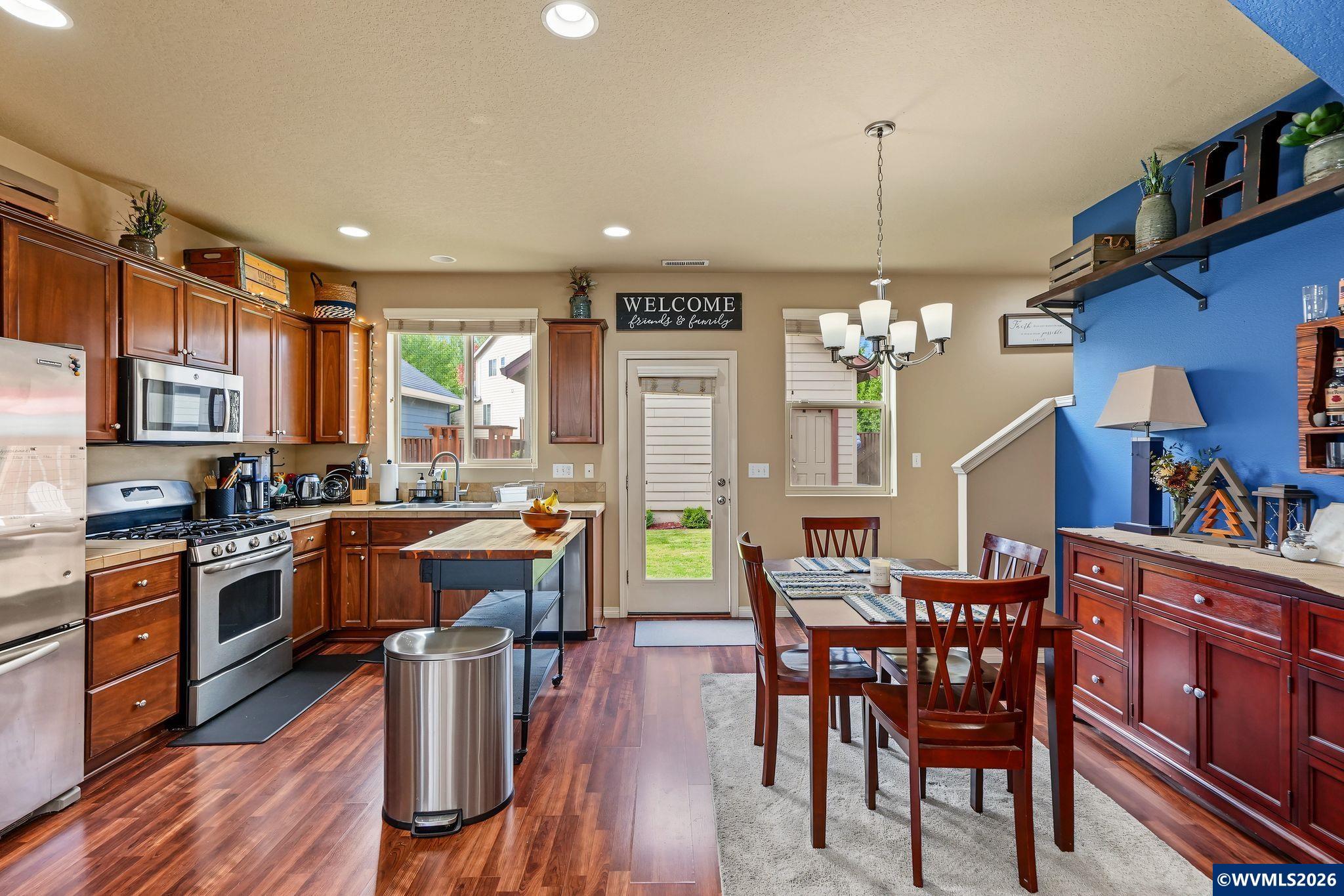 315 Flame Tree Ln