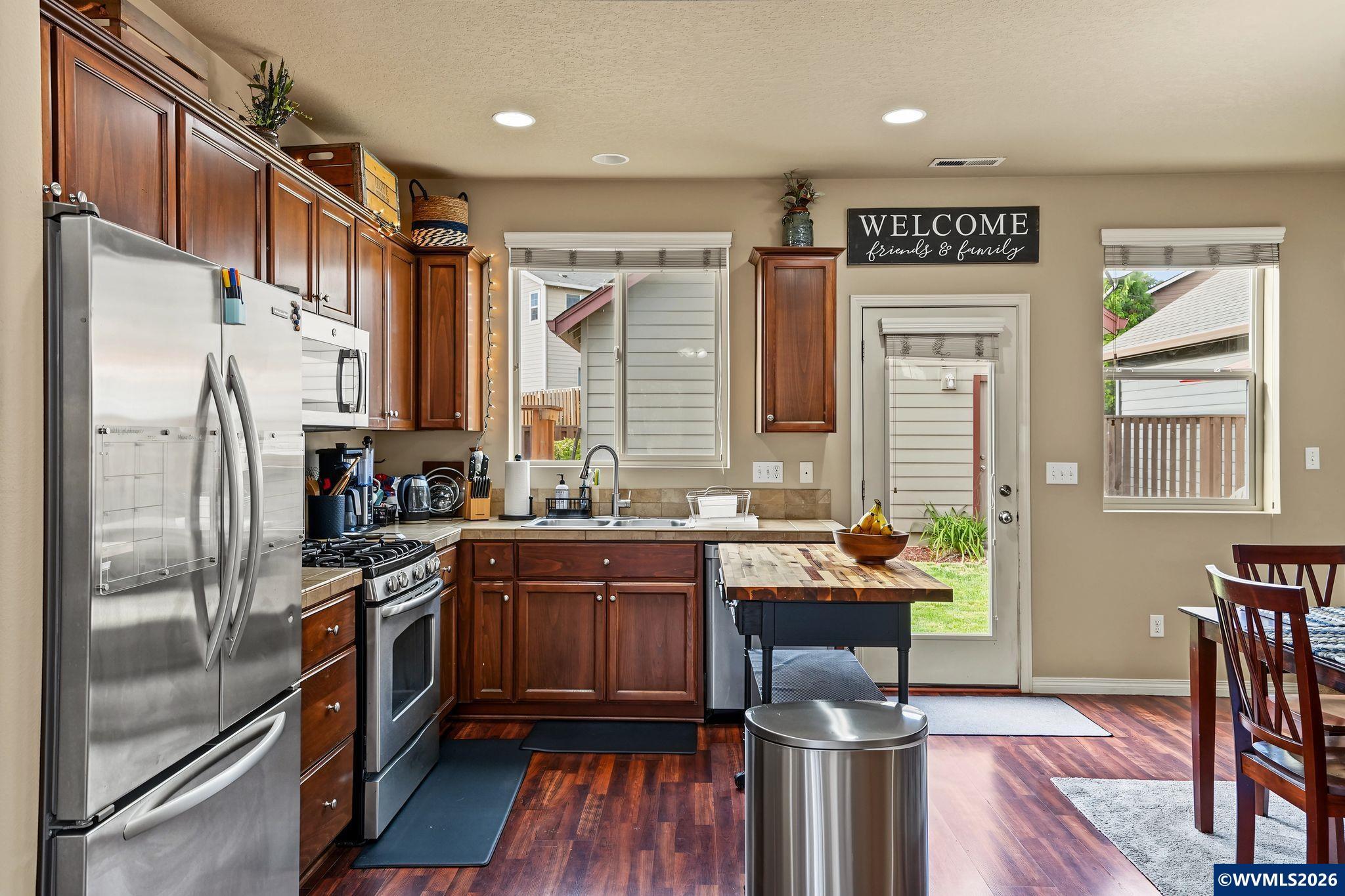 315 Flame Tree Ln