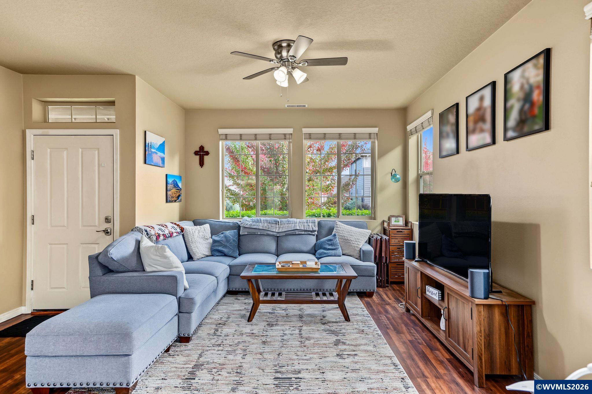 315 Flame Tree Ln