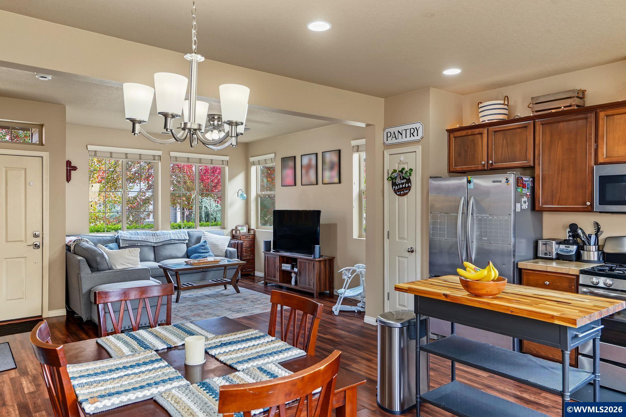315 Flame Tree Ln