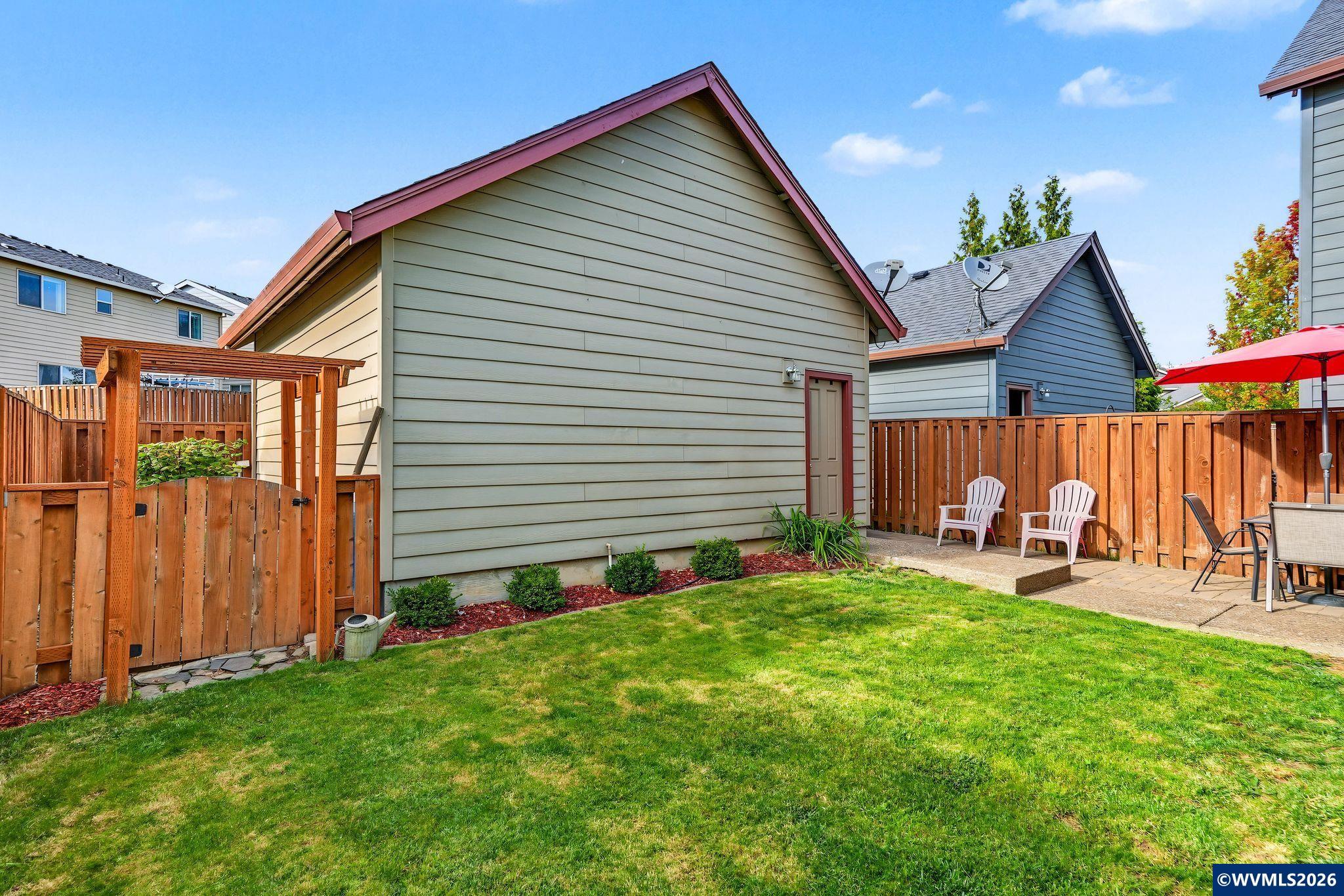 315 Flame Tree Ln