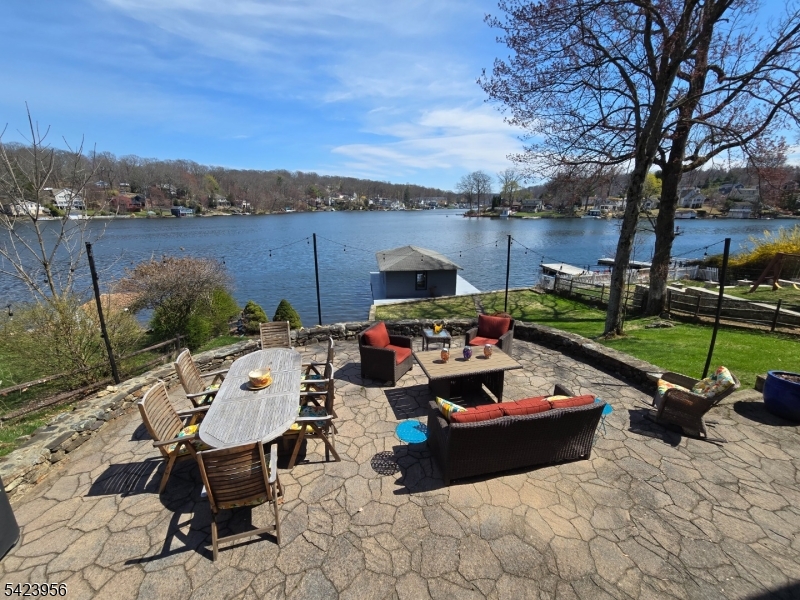 213 Hudson Ave