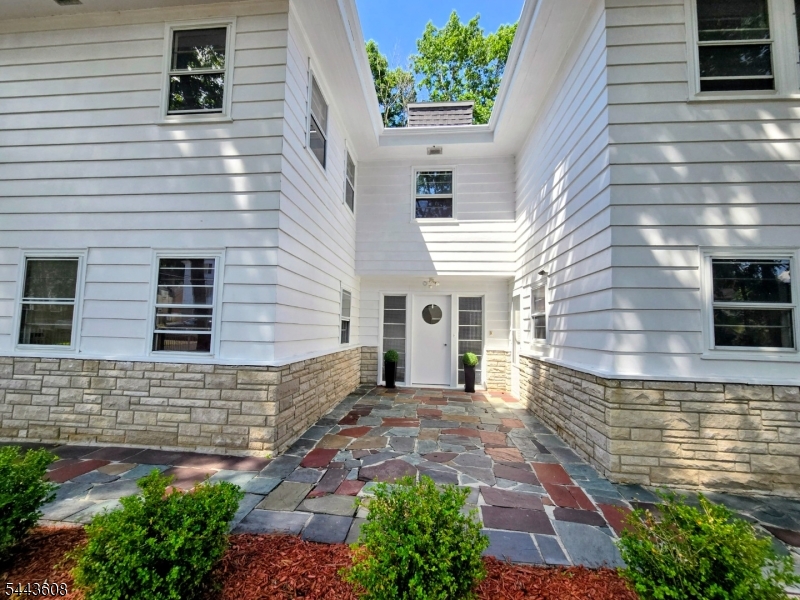 19 Lakeland Dr