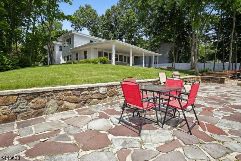 19 Lakeland Dr