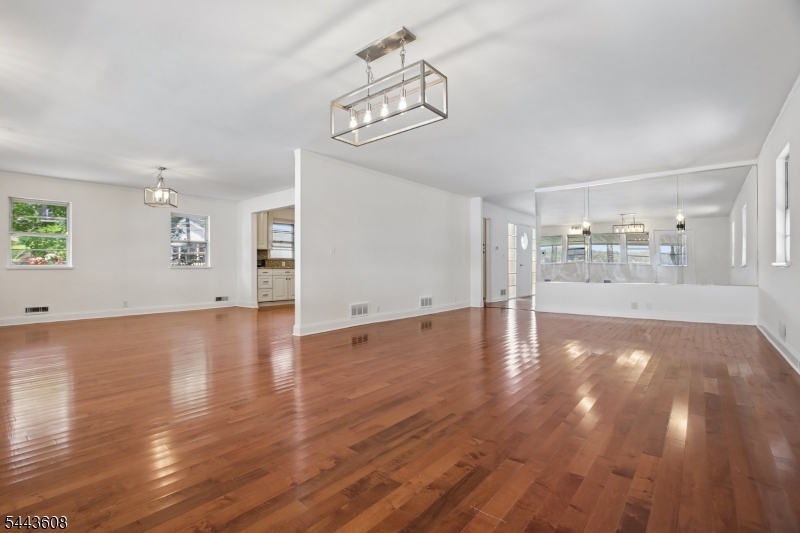 19 Lakeland Dr