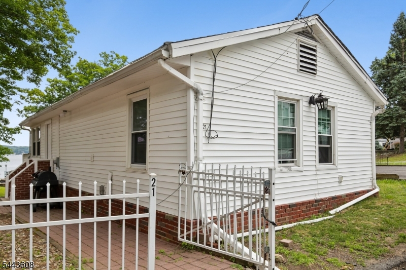 19 Lakeland Dr