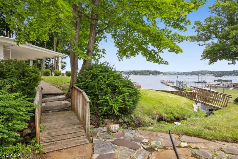 19 Lakeland Dr