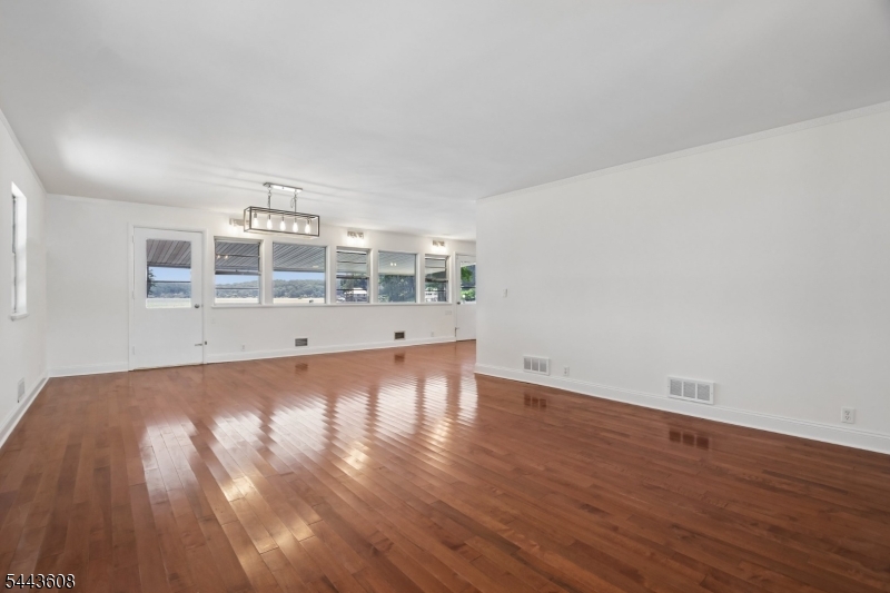 19 Lakeland Dr
