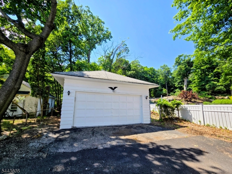 19 Lakeland Dr