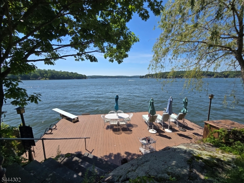 55 Raccoon Island Rd