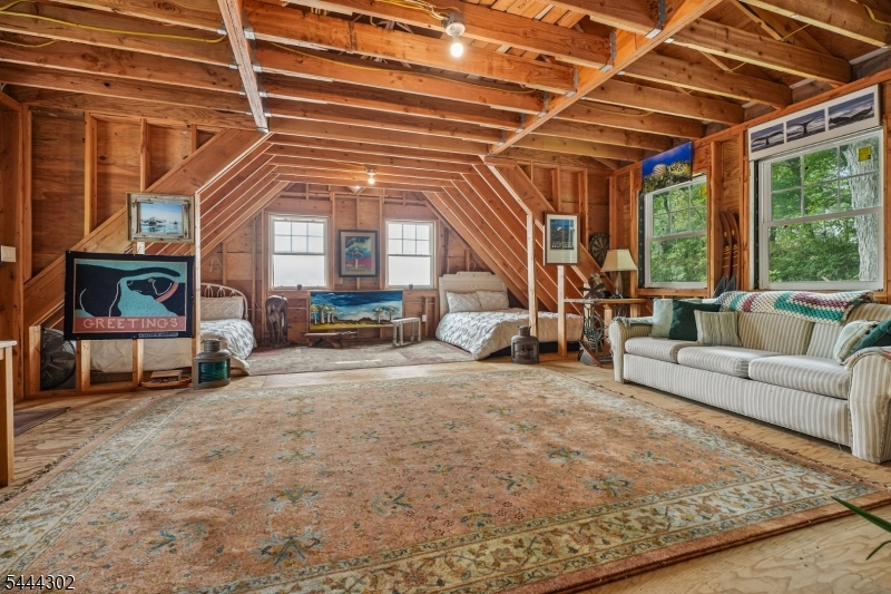 55 Raccoon Island Rd