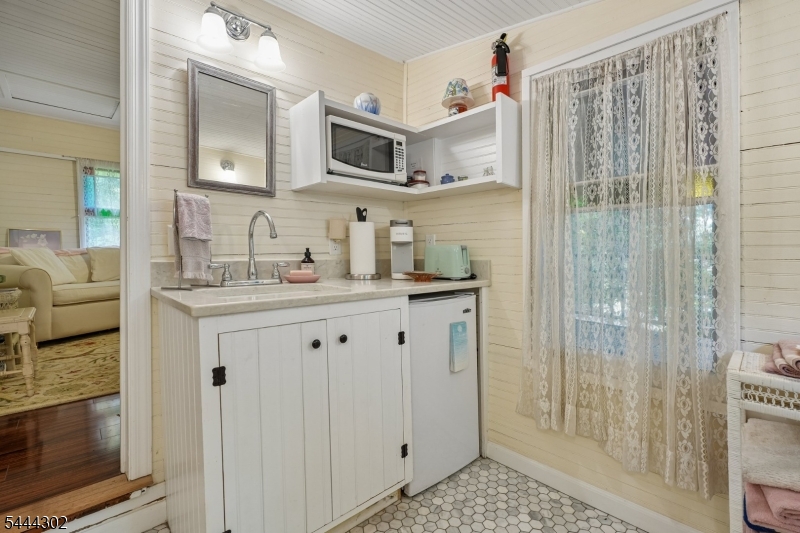 55 Raccoon Island Rd