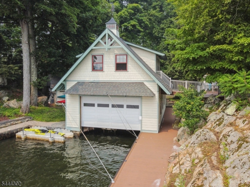 55 Raccoon Island Rd