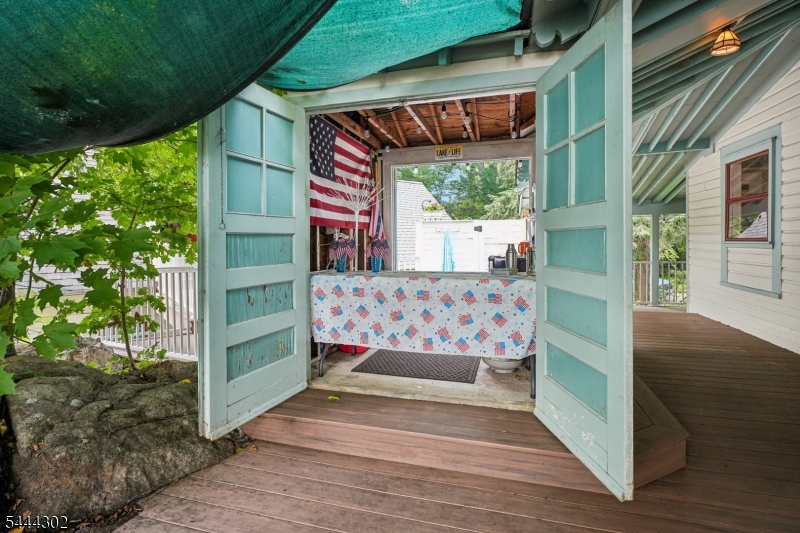 55 Raccoon Island Rd