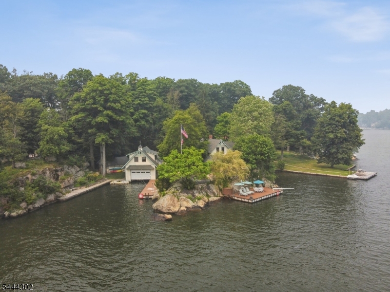 55 Raccoon Island Rd