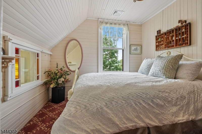 55 Raccoon Island Rd