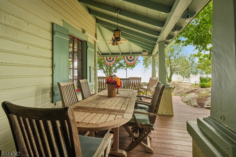 55 Raccoon Island Rd