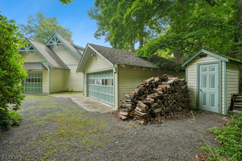 55 Raccoon Island Rd