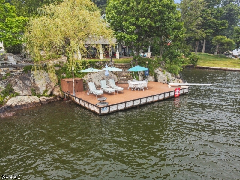 55 Raccoon Island Rd