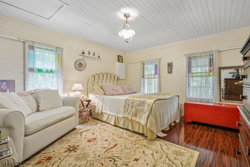 55 Raccoon Island Rd