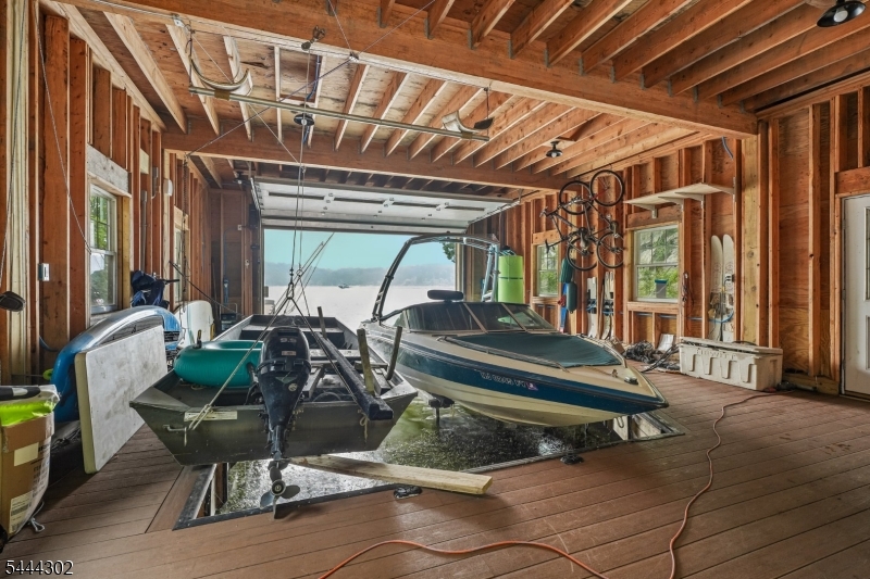 55 Raccoon Island Rd