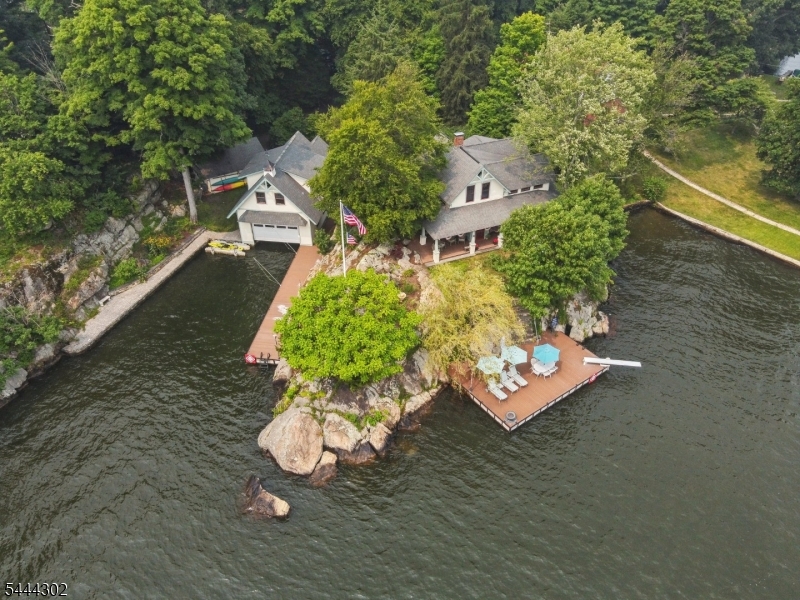 55 Raccoon Island Rd