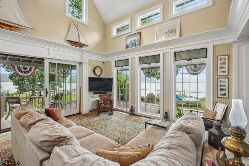 55 Raccoon Island Rd