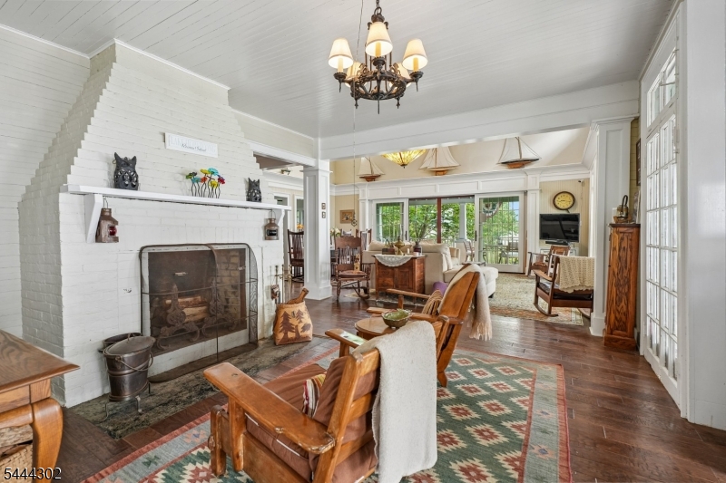 55 Raccoon Island Rd
