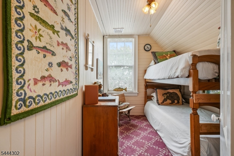 55 Raccoon Island Rd