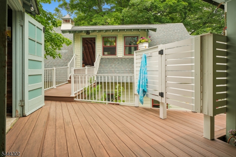55 Raccoon Island Rd