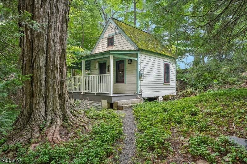 55 Raccoon Island Rd