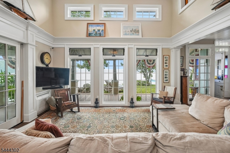 55 Raccoon Island Rd