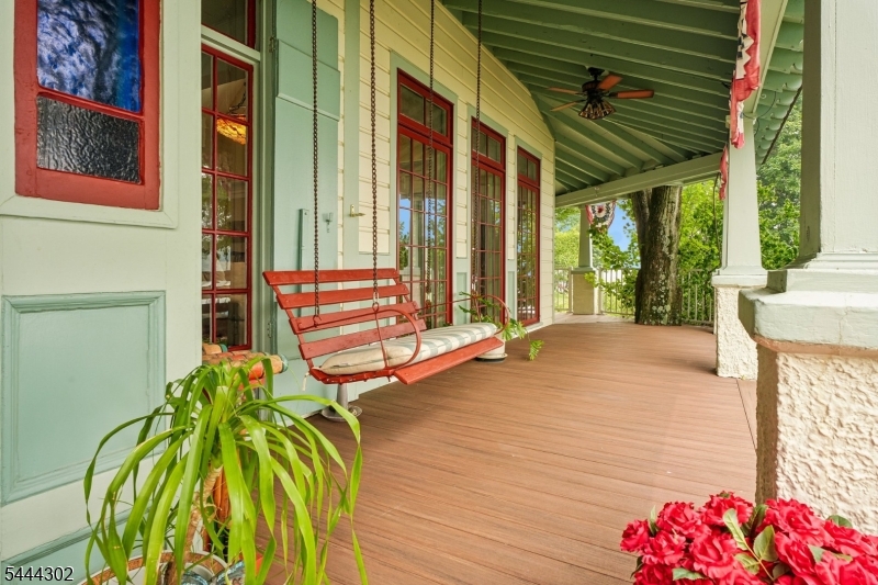55 Raccoon Island Rd